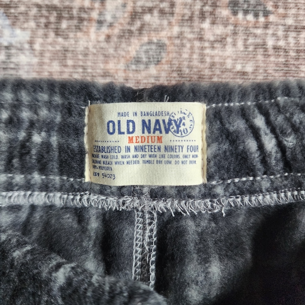 Old Navy Men's Black and Gray Plaid Pajama Pants - Picture 4 of 4